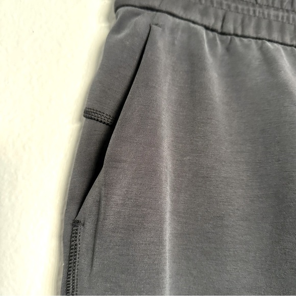 Softstreme High-Rise Straight-Leg Cropped Pant - Picture 12 of 15